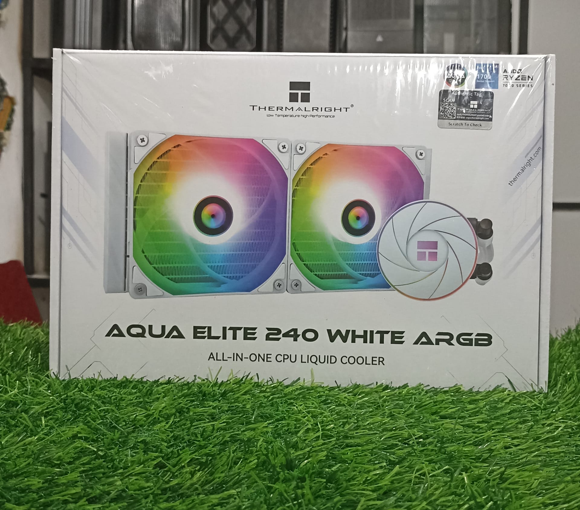 THERMAL RIGHT AE240 LIQUID COOLER WHITE - Image 1